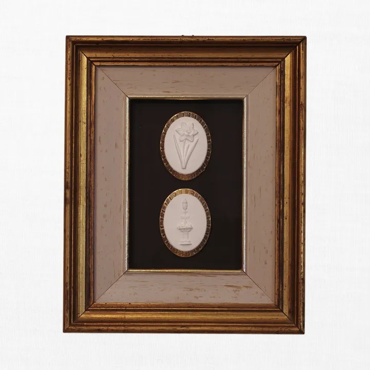 Daffodil - Nantucket Fountain - Vintage Gold Frame - Black Matboard