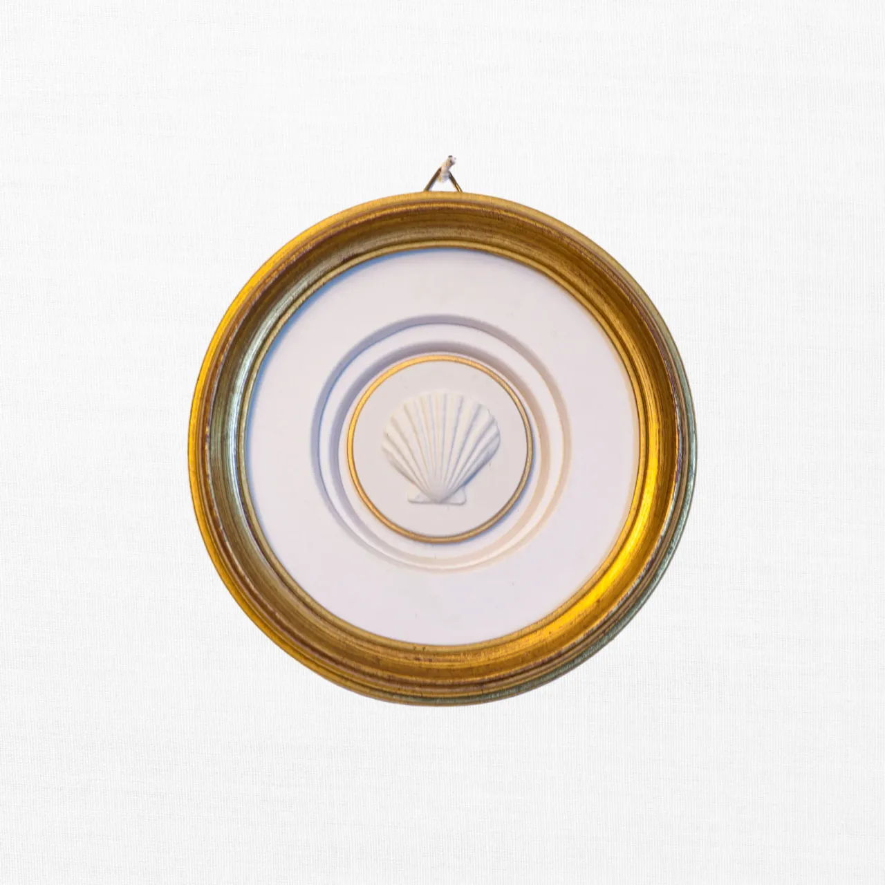Petite Scallop Intaglio in Gilt Round Frame