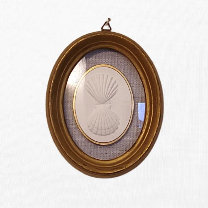 Double Scallop - Vintage Gold Oval Frame - Curved Glass - Blue Wallpaper