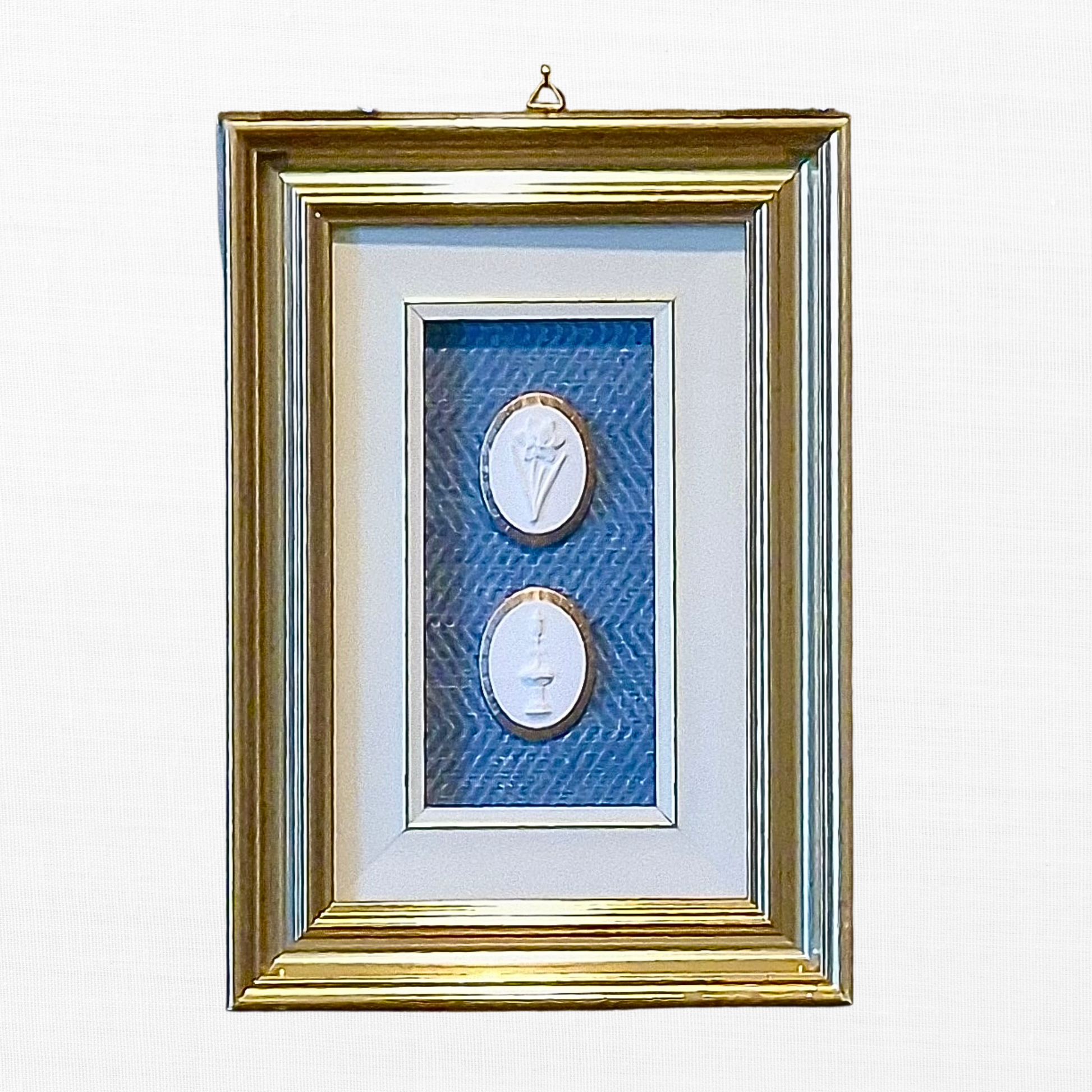 Blue Current – Fountain & Daffodil Intaglios