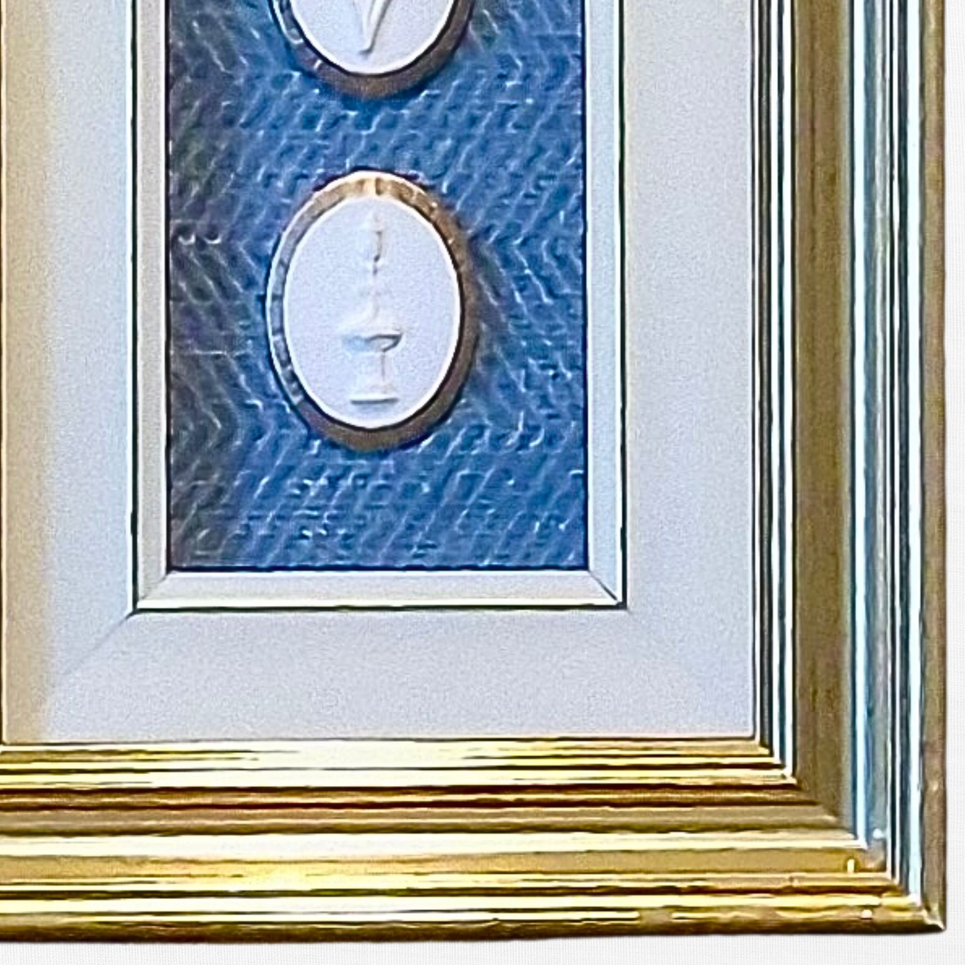 Blue Current – Fountain & Daffodil Intaglios