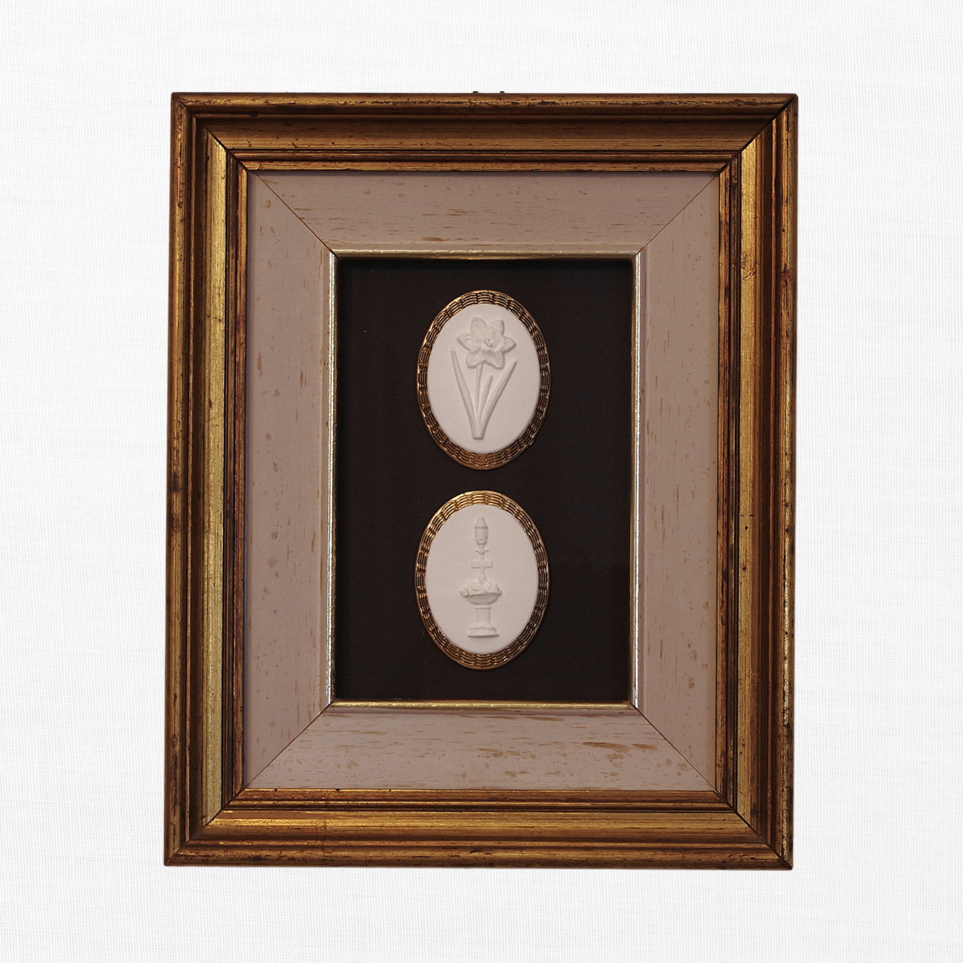 Daffodil · Nantucket Fountain · Vintage Gold Frame · Black Matboard