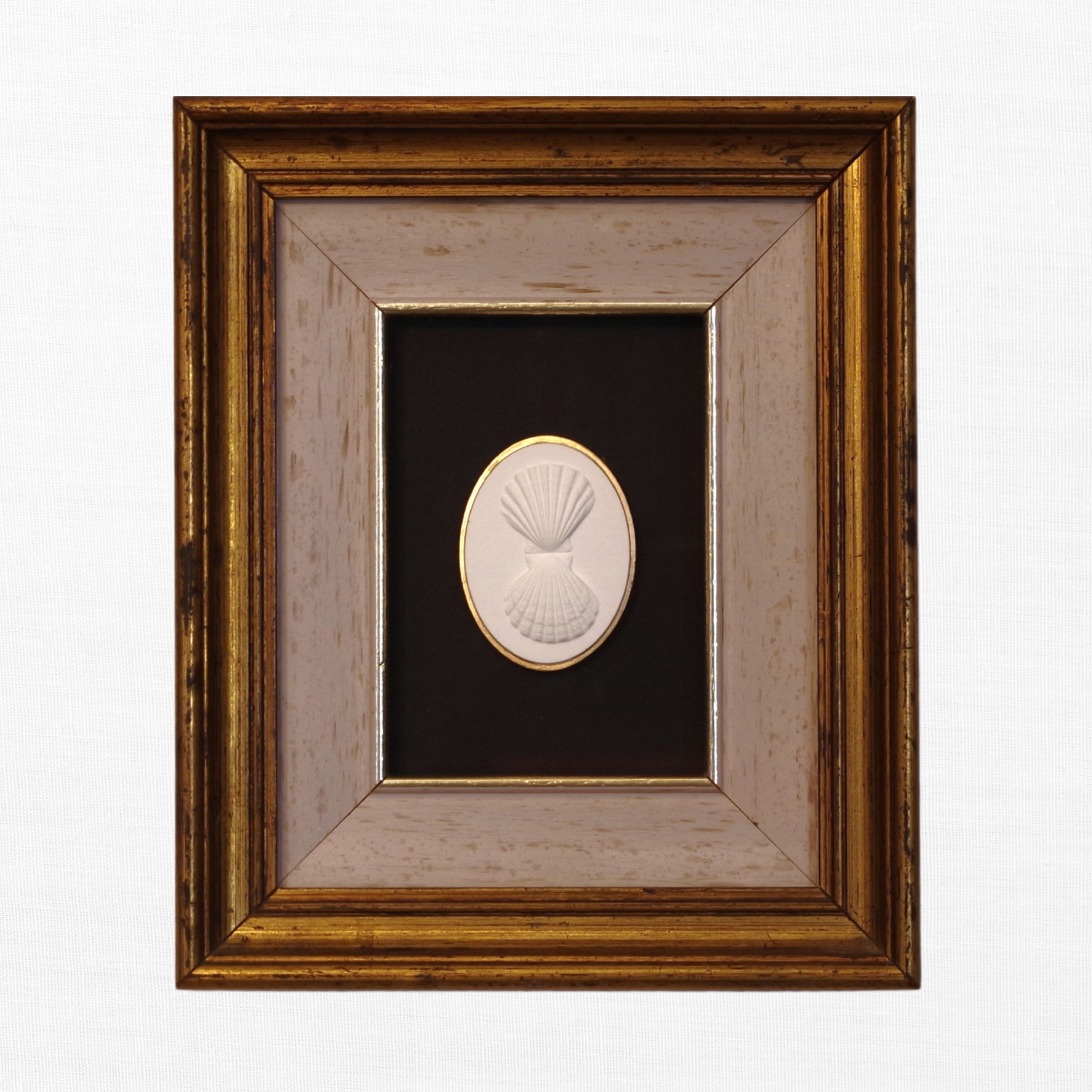 1 · Double Scallop · Vintage Gold Frame · Black Matboard