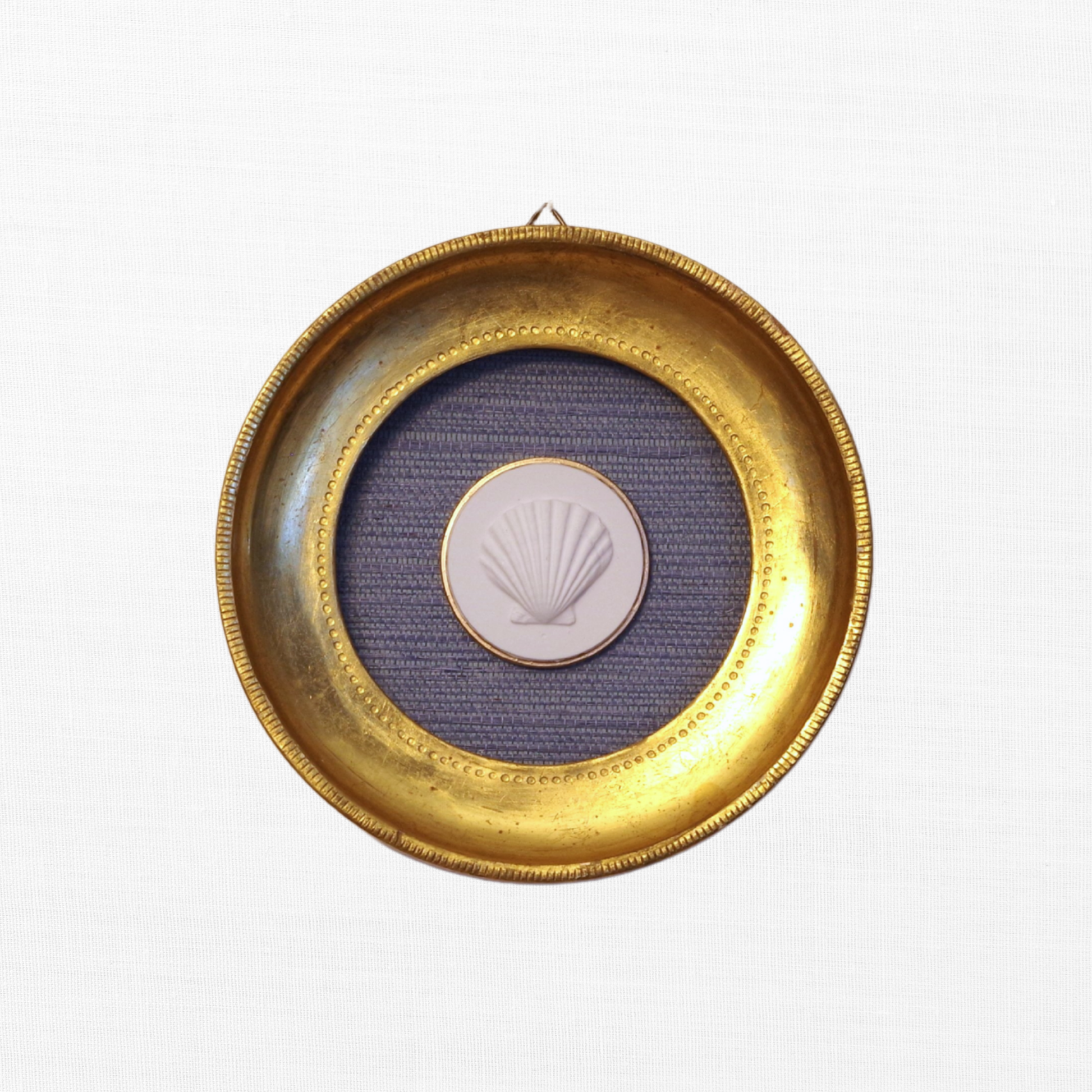 Gilded Tide – Scallop Shell Round Framed Intaglio