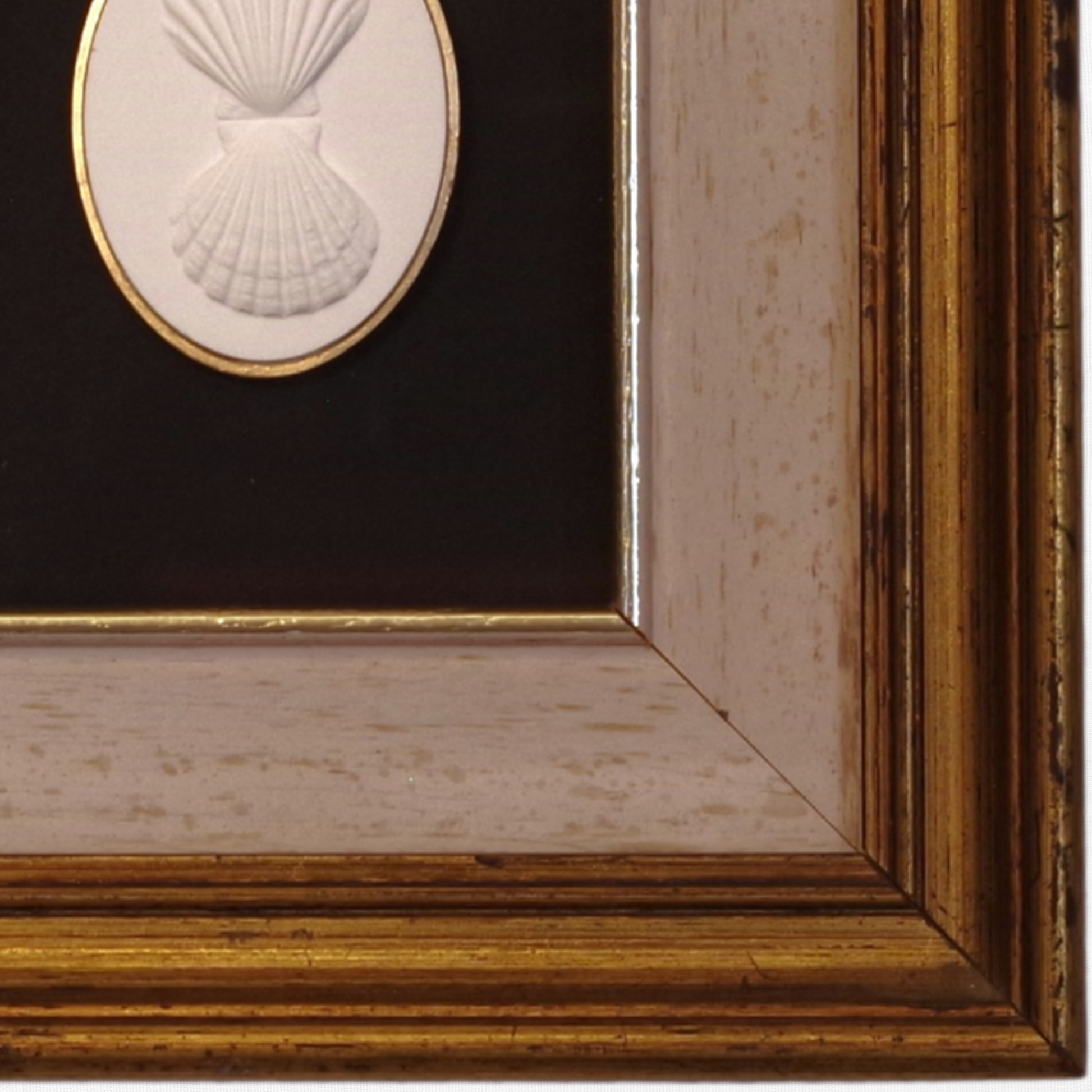 1 · Double Scallop · Vintage Gold Frame · Black Matboard
