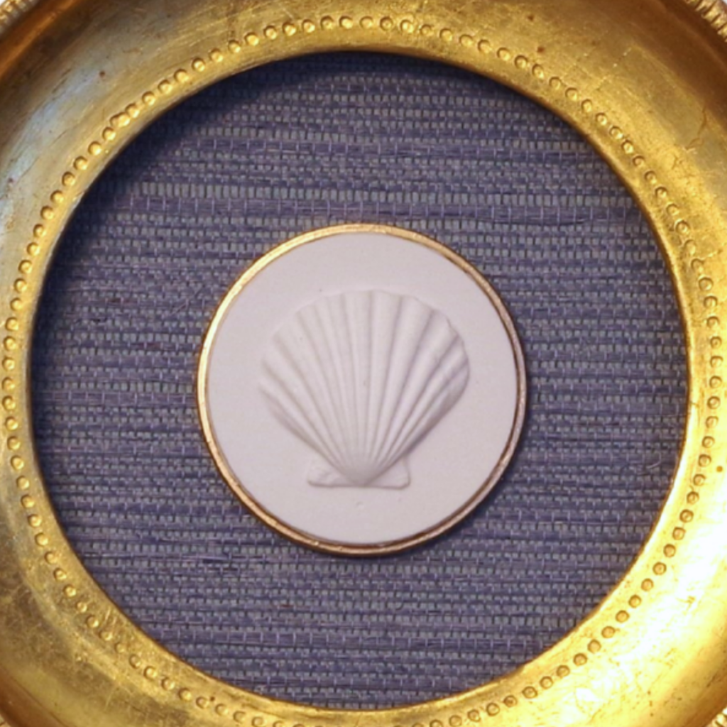 Gilded Tide – Scallop Shell Round Framed Intaglio