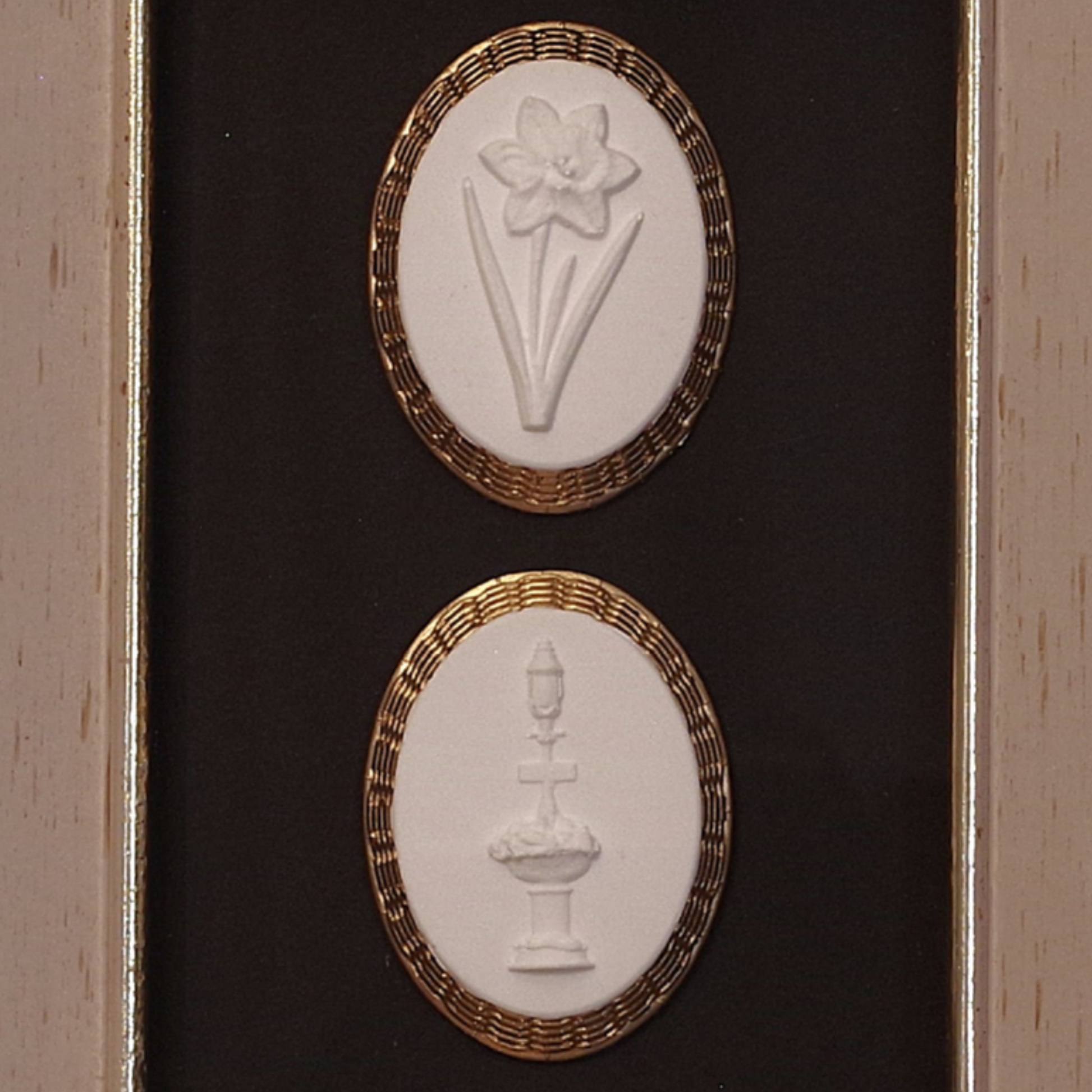 Daffodil · Nantucket Fountain · Vintage Gold Frame · Black Matboard