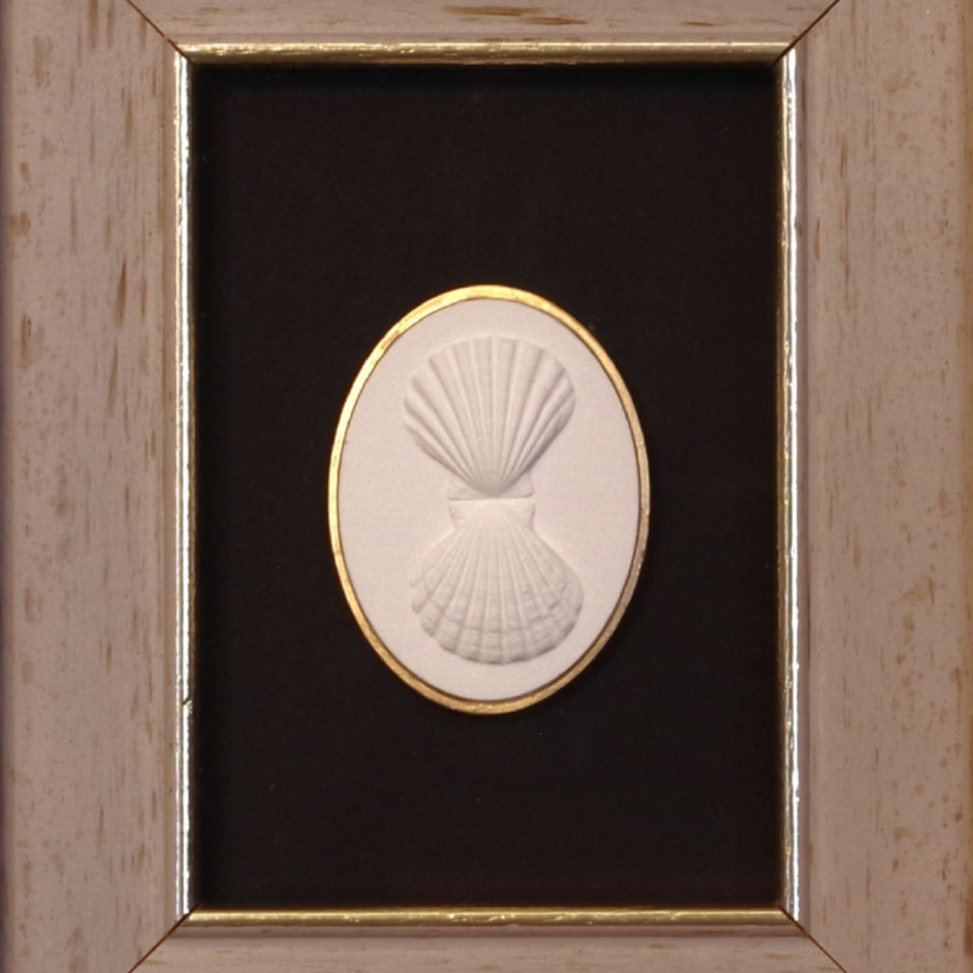 1 · Double Scallop · Vintage Gold Frame · Black Matboard